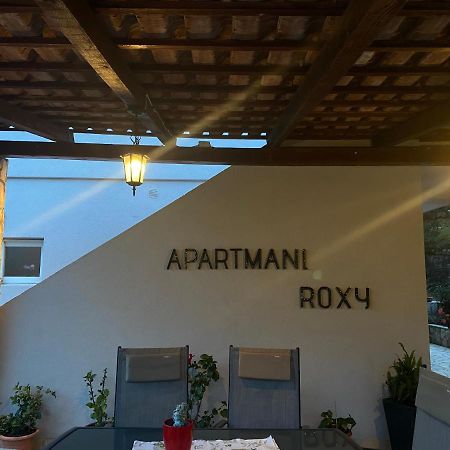 Apartmani Roxy Lovište المظهر الخارجي الصورة