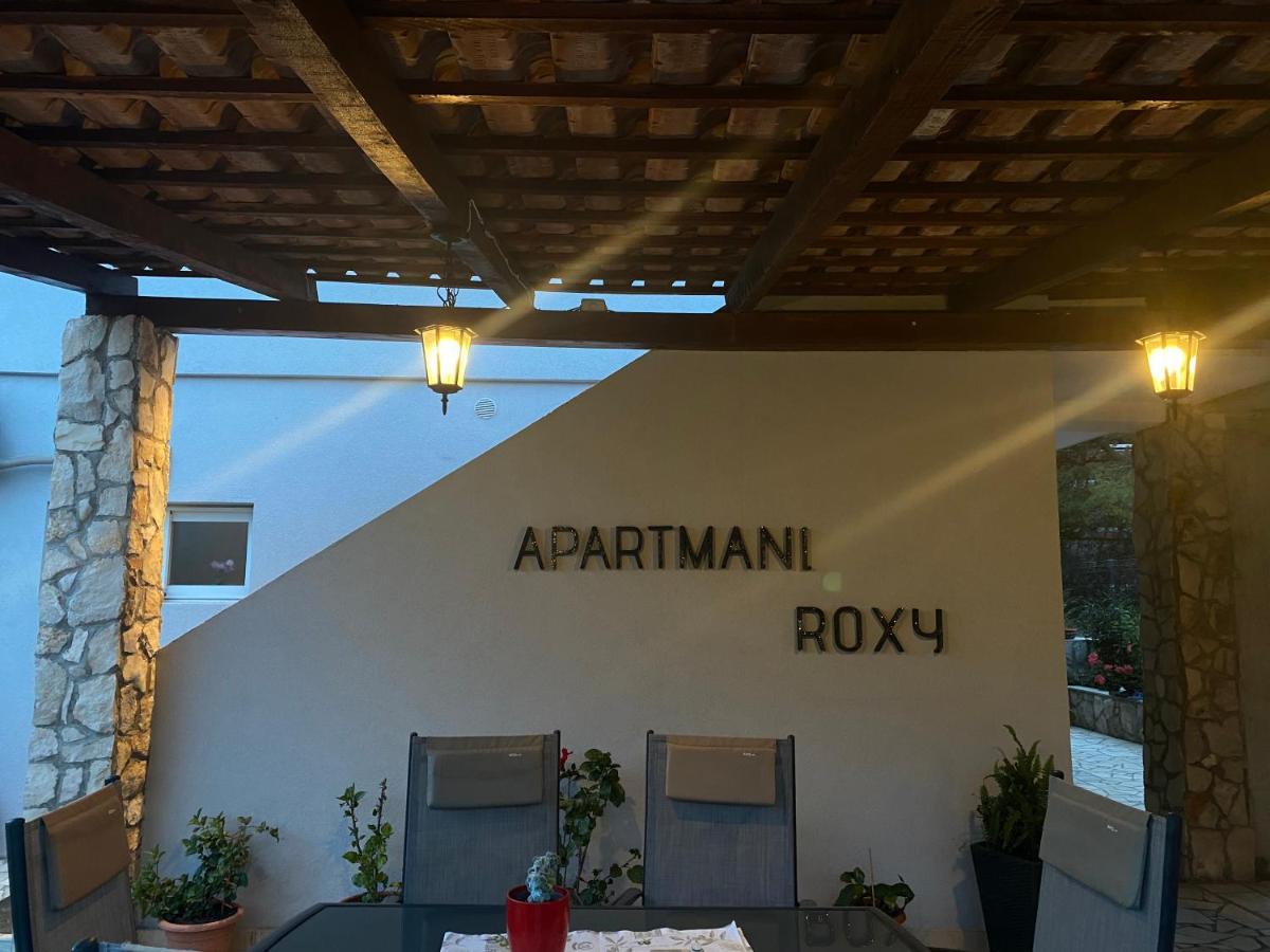 Apartmani Roxy Lovište المظهر الخارجي الصورة